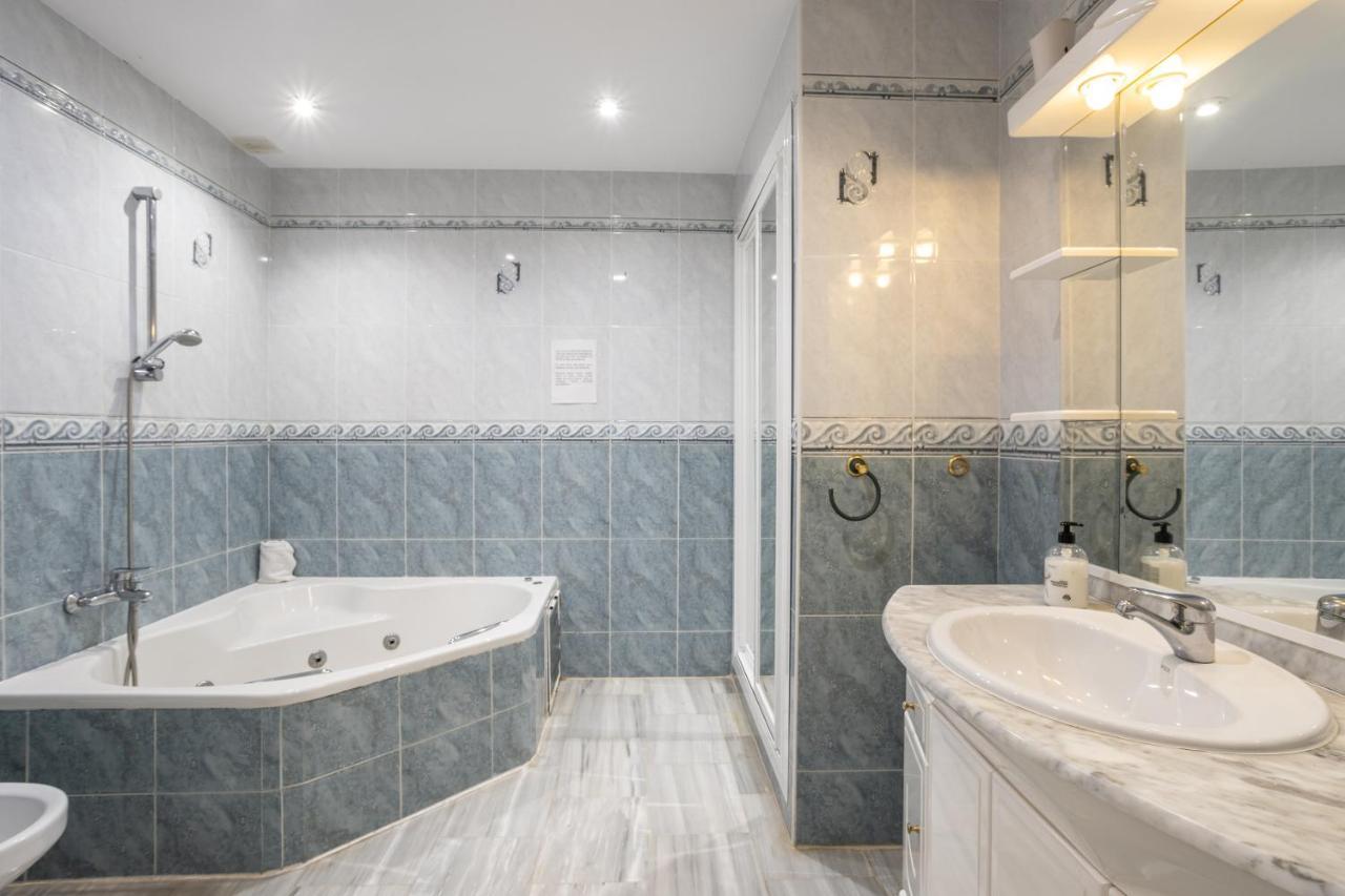 Las Flores 5 - Large Townhouse 네르하 외부 사진